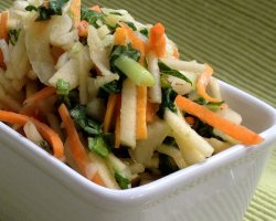 Постный салат из кальмаров с капустой